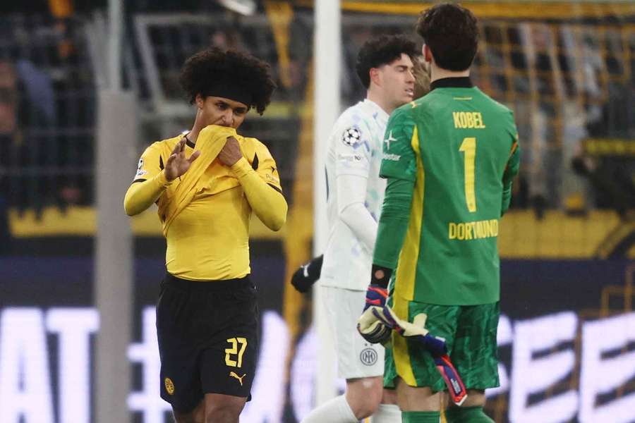 Adeyemi (l.) und Kobel (r.) sind sichtlich enttäuscht Adeyemi (l.) und Kobel (r.) sind sichtlich enttäuscht