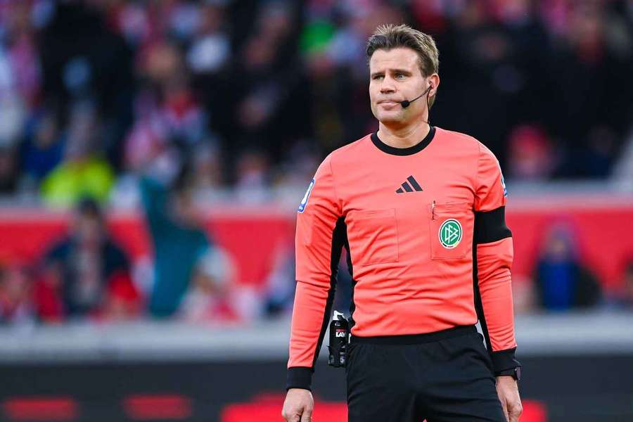 Brych hat in der Bundesliga weit über 300 Spiele geleitet Brych hat in der Bundesliga weit über 300 Spiele geleitet