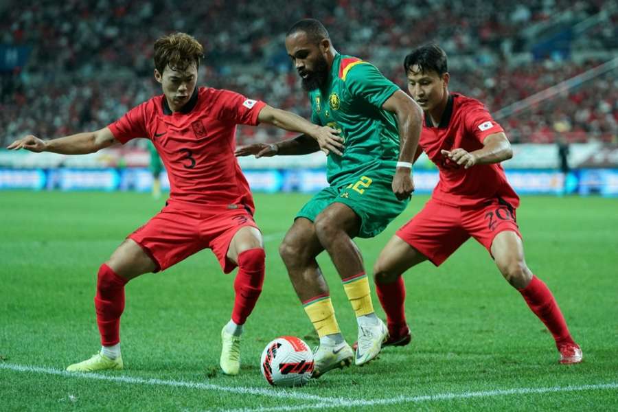 Com gol de Son Heung-min, a Coreia do Sul venceu Camarões por 1x0 nesta terça-feira (27)