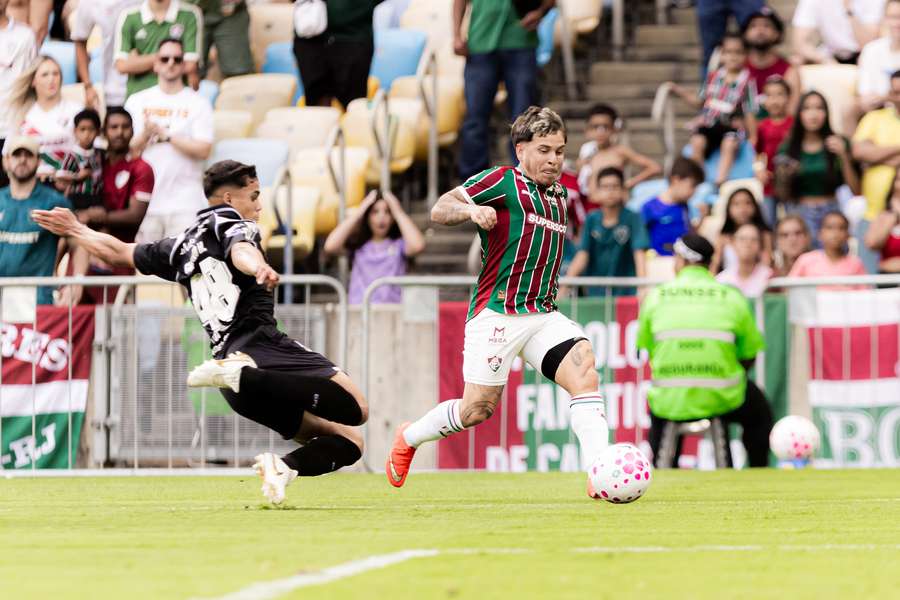 O Flu começou em cima, mas o Santos melhorou e buscou a virada O Flu começou em cima, mas o Santos melhorou e buscou a virada