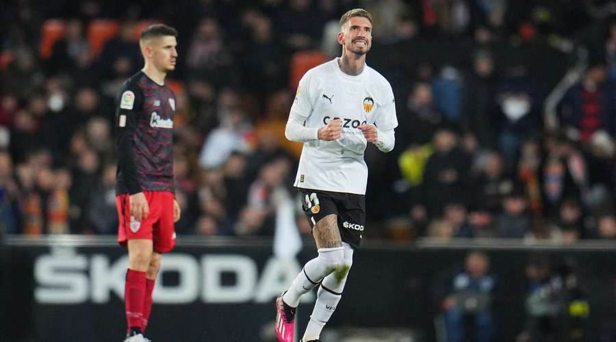 Samu Castillejo celebra su tanto