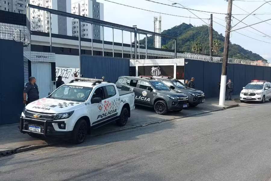 Claque criticou direção e plantel 