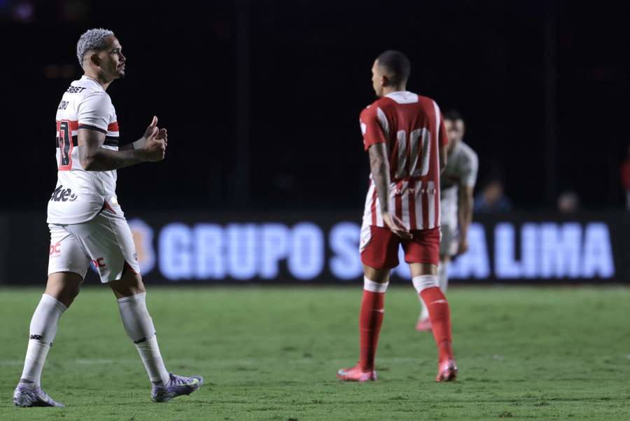 Com Luciano inspirado, São Paulo fez valer sua força no Morumbis Com Luciano inspirado, São Paulo fez valer sua força no Morumbis