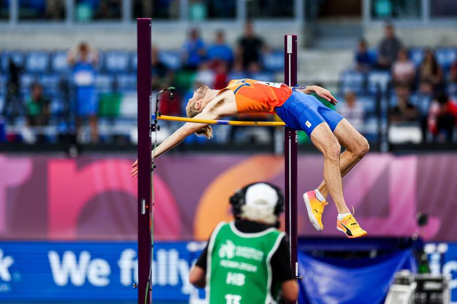 Hoogspringer Douwe Amels in actie tijdens het EK in Rome