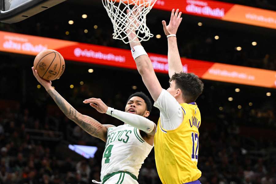 Les Celtics ont battu les Lakers. Les Celtics ont battu les Lakers.