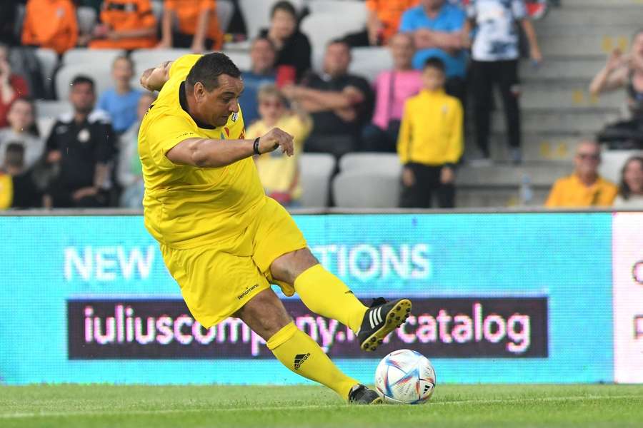 Ionel Ganea în acțiune în timpul meciului Echipa României vs World Stars, Cluj-Napoca, 12 iunie 2022 