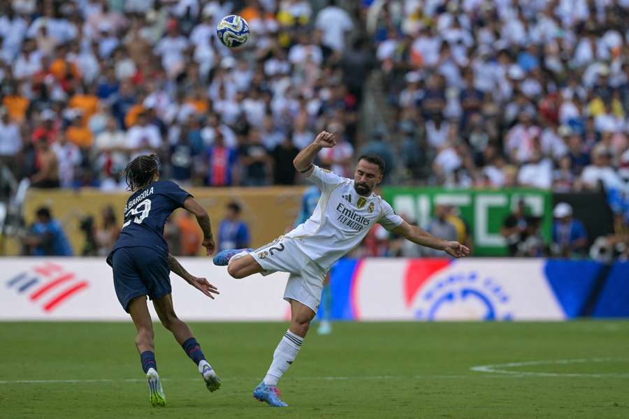 Dani Carvajal ante Bradley Barcola