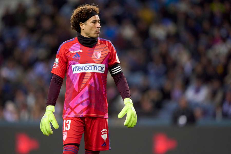 Guillermo Ochoa, en un partido con su equipo en Portugal.