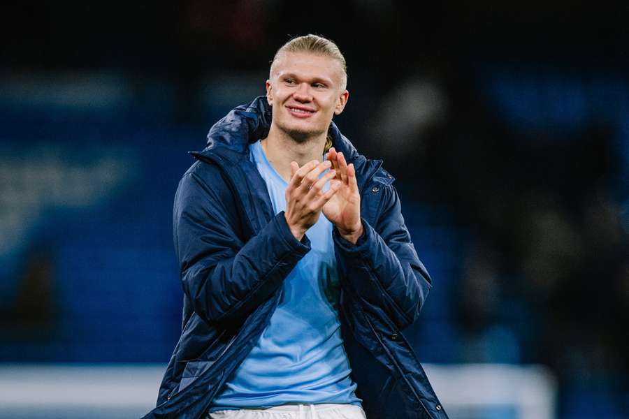 Haaland marcou dois com a assistência de Cherki contra o Bournemouth