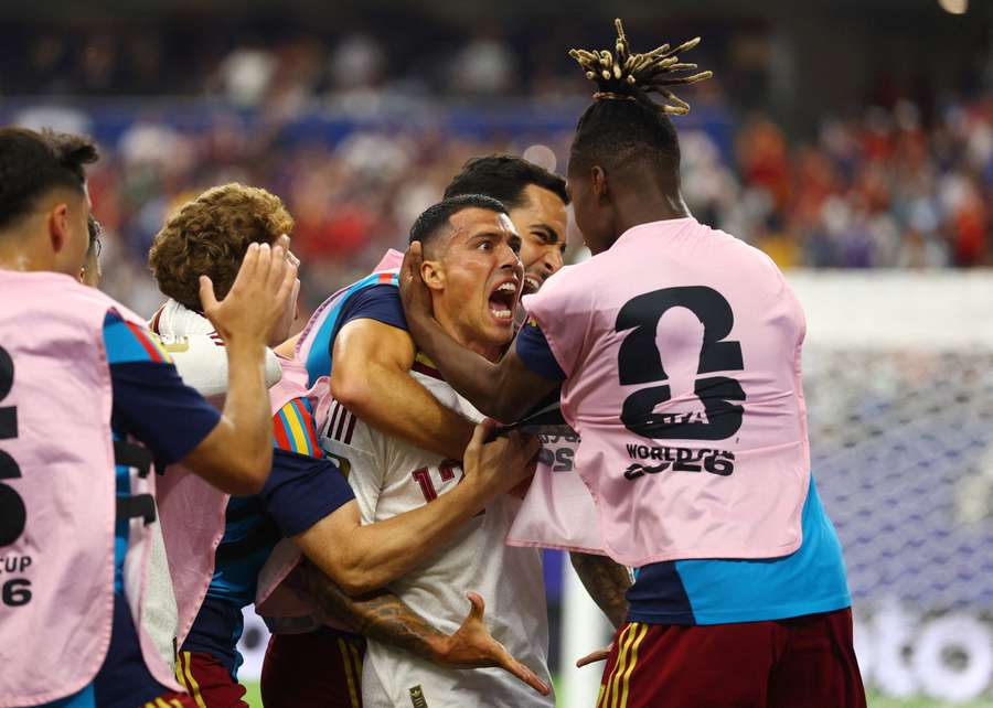 Porro zvýšil náskok Španielska. Porro zvýšil náskok Španielska.