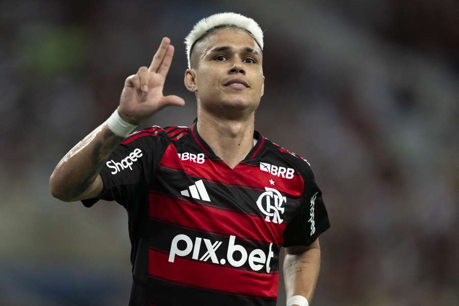 Luiz Araújo em ação com a camisola do Flamengo