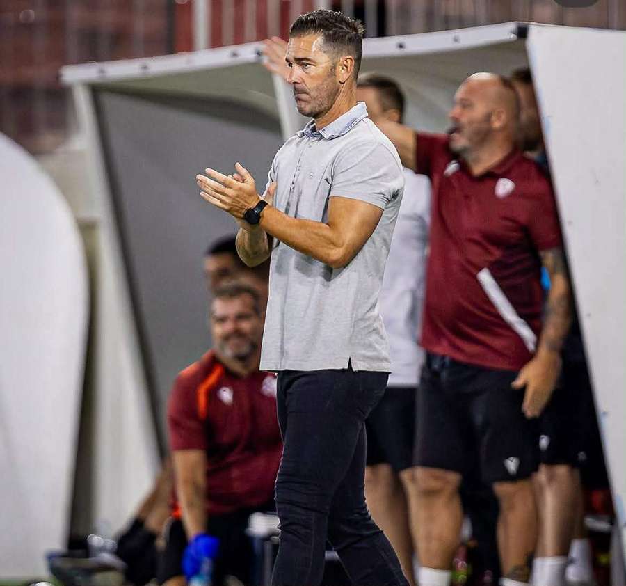 Abraham Paz, como entrenador Abraham Paz, como entrenador