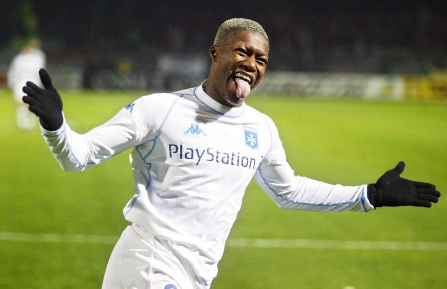 Djibril Cissé célèbre un but avec Auxerre face à Utrecht en Coupe UEFA, au stade de l’Abbé-Deschamps, le 27 novembre 2003.
