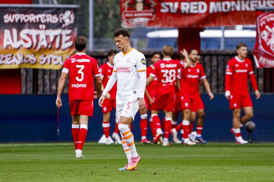 FC Twente celebrate Younes Taha's goal as Ivan Perisic sulks FC Twente celebrate Younes Taha's goal as Ivan Perisic sulks