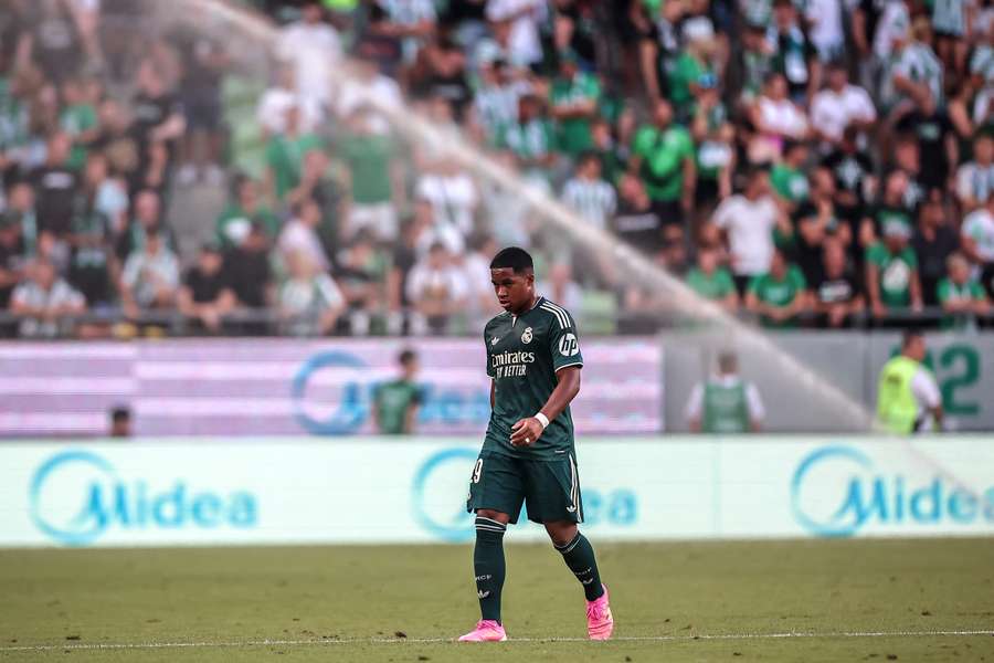 Endrick debería quedarse en el Real Madrid para la 2026/27