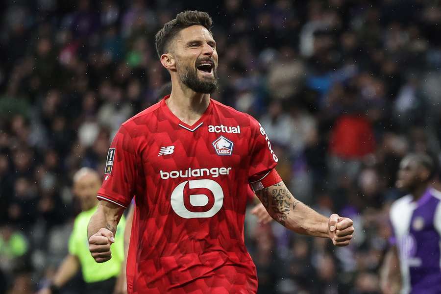 Oliver Giroud prodloužil smlouvu v Lille. Oliver Giroud prodloužil smlouvu v Lille.