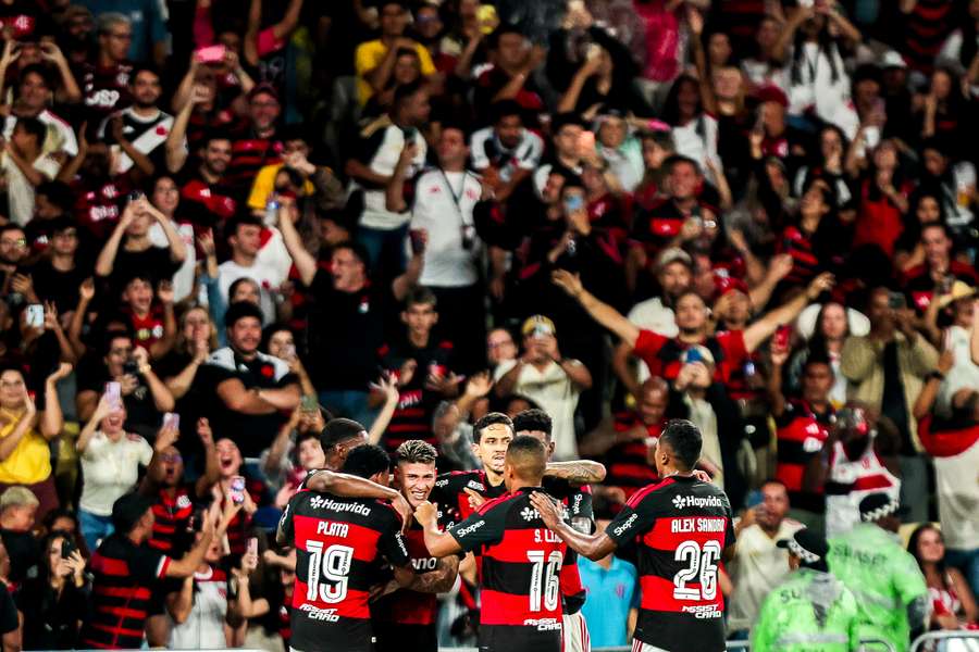 Flamengo vai em busca do 10º título brasileiro de sua história Flamengo vai em busca do 10º título brasileiro de sua história
