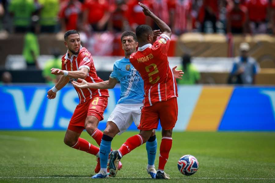 Rico Lewis a fost eliminat în timpul duelului Manchester City - Wydad Casablanca de la Cupa Mondială a Cluburilor Rico Lewis a fost eliminat în timpul duelului Manchester City - Wydad Casablanca de la Cupa Mondială a Cluburilor