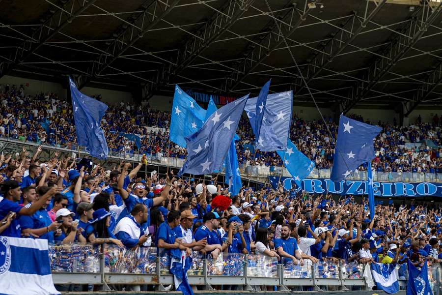 Torcida do Cruzeiro colocou nove torcedores a mais que o antigo recorde do Galo 