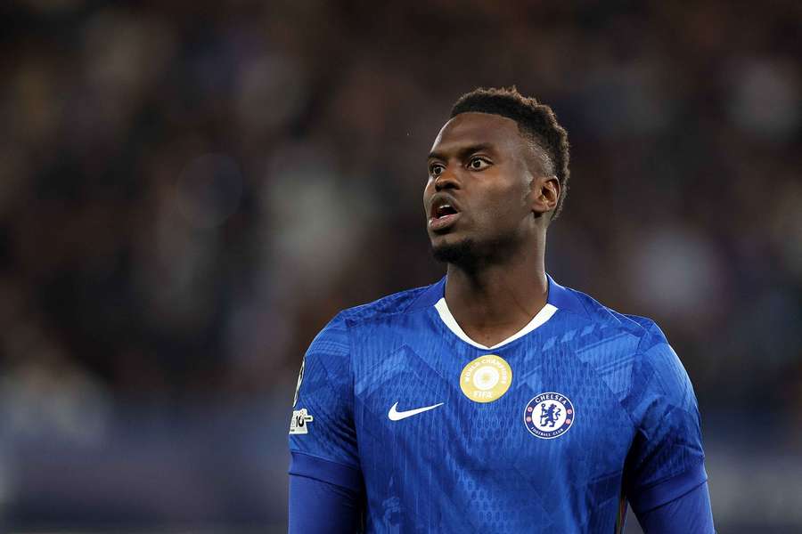 Benoit Badiashile con la maglia del Chelsea Benoit Badiashile con la maglia del Chelsea