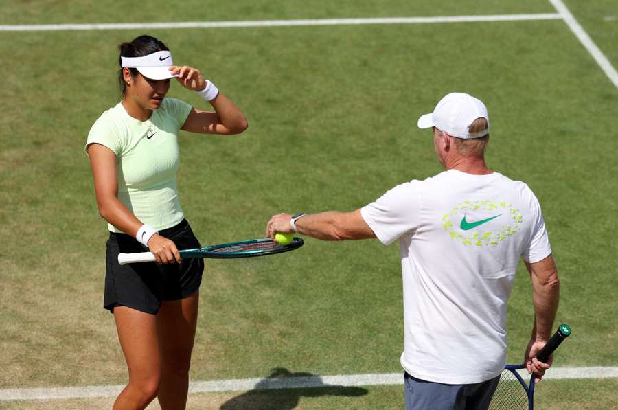 Emma Răducanu și Mark Petchey