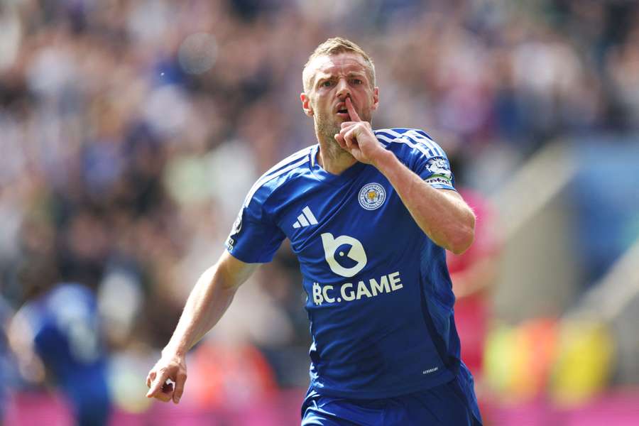 Jamie Vardy celebrates goal for former side Leicester City