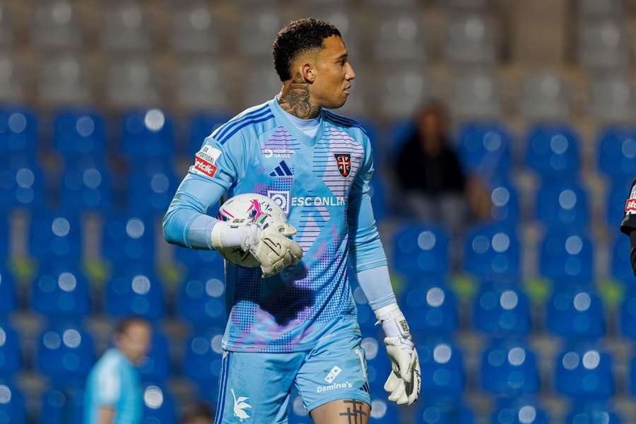 Patrick Sequeira tem contrato com o Casa Pia até 2027