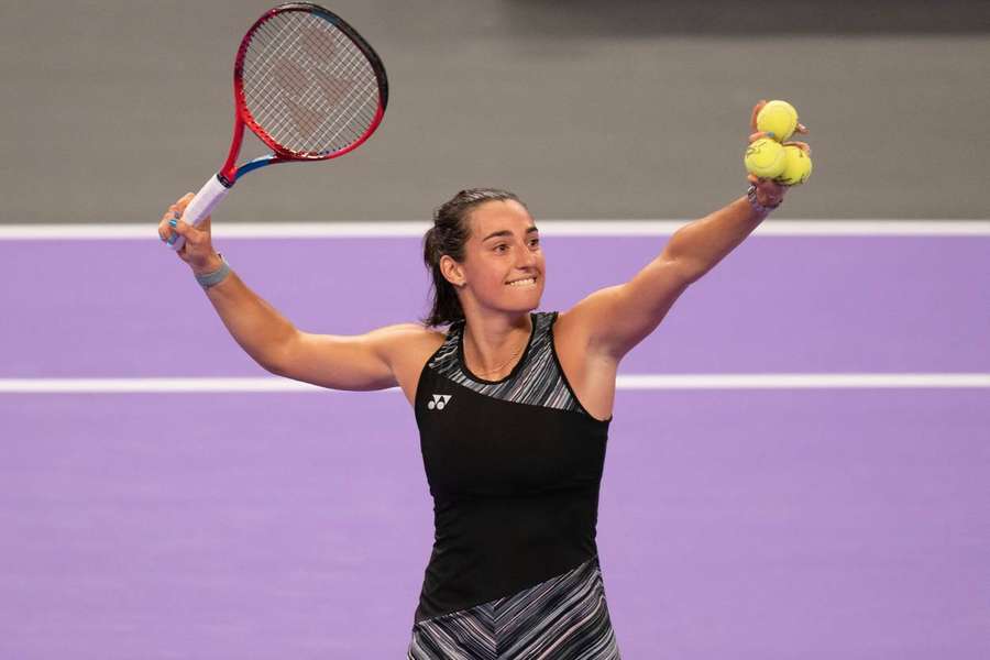 Garcia survives three-set epic to reach semis of WTA Finals