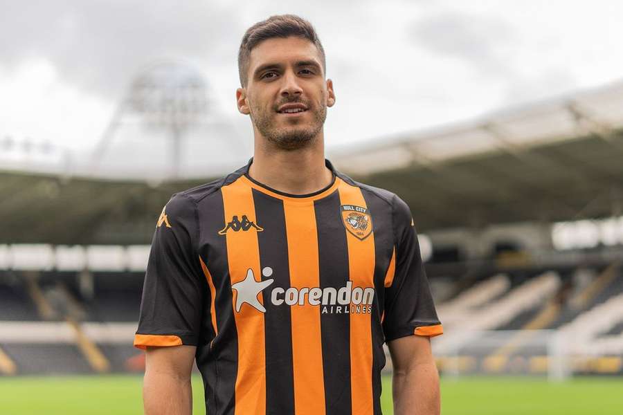 Rúben Vinagre emprestado ao Hull City