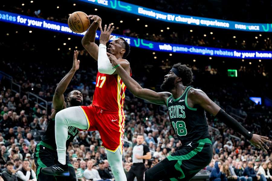 Jalen Beown y Onyeka Okongwu 