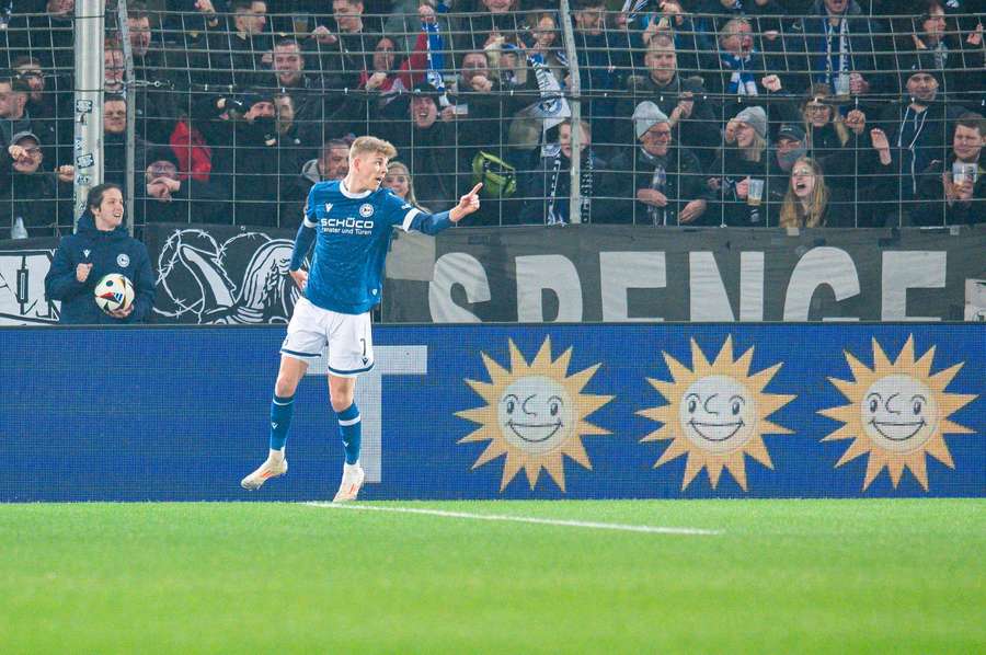 Arminia Bielefeld arbeitet weiterhin aussichtsreich an der Rückkehr in die 2. Bundesliga. 