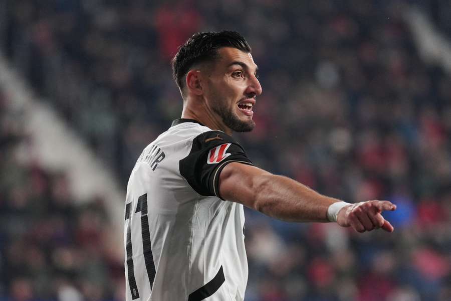 Rafa Mir durante um jogo pelo Valencia