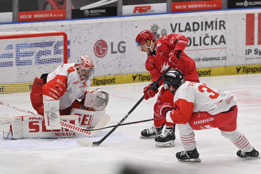 Libor Hudáček pred bránou Olomouca.