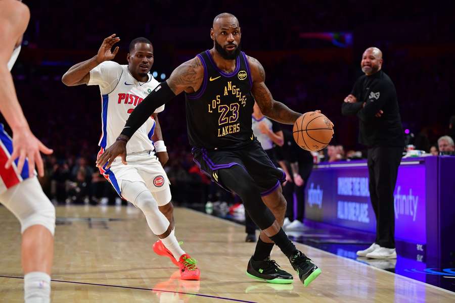 LeBron James face aux Pistons. LeBron James face aux Pistons.