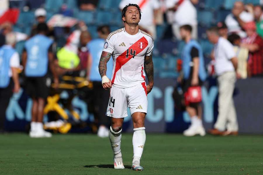 Lapadula, jugador del Cagliari y de la selección de Perú