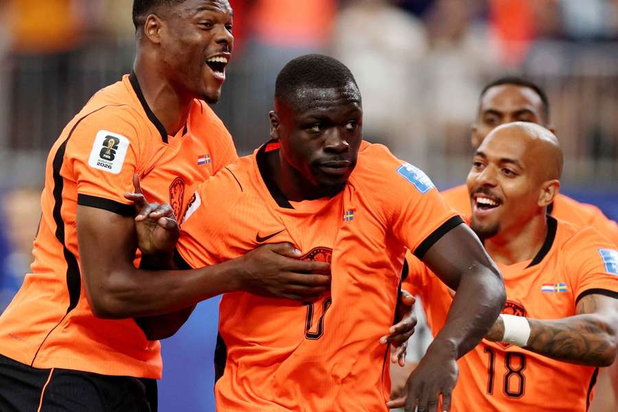 Brian Brobbey, da Holanda, brilhou com dois gols no primeiro tempo Brian Brobbey, da Holanda, brilhou com dois gols no primeiro tempo