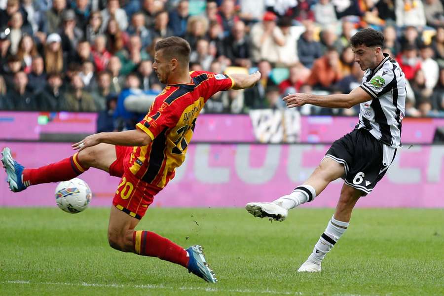 Oier Zarraga of Udinese hits the post with a long range strike