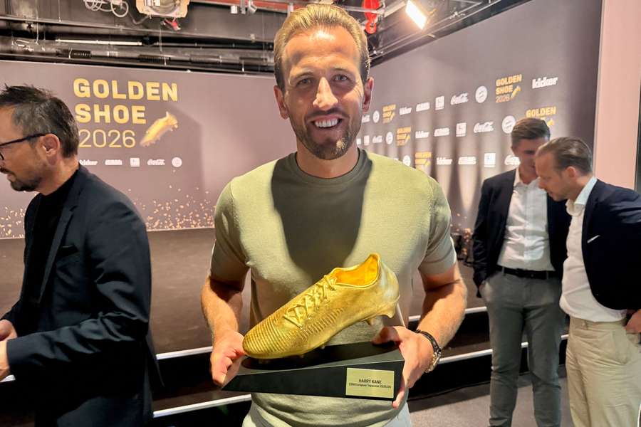 Harry Kane poses with his trophy Harry Kane poses with his trophy