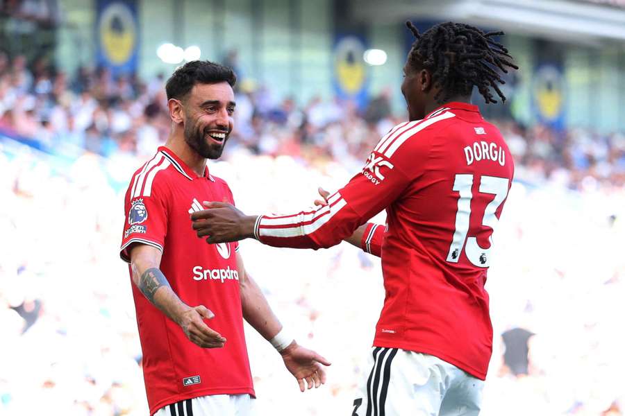 Bruno Fernandes (vlevo) se raduje z asistence na gól Patricka Dorgua. Bruno Fernandes (vlevo) se raduje z asistence na gól Patricka Dorgua.