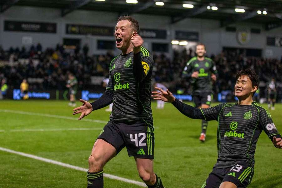 McGregor's last-gasp goal lifts Celtic past St Mirren and within four of Hearts