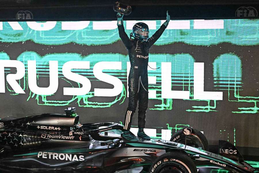 Russell si v Singapuru připsal první místo.