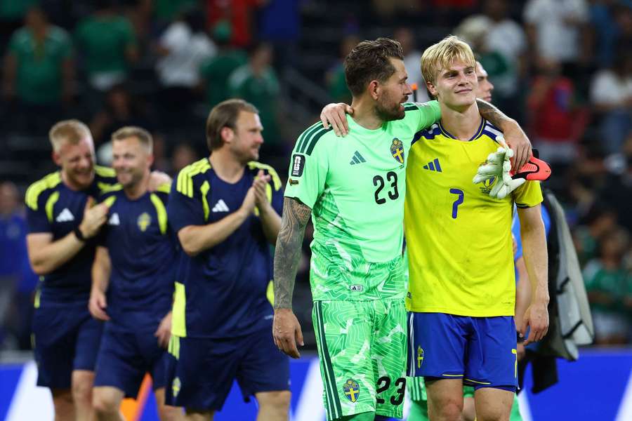 Kristoffer Nordfeldt e Lucas Bergvall foram ambos formados no Brommapojkarna Kristoffer Nordfeldt e Lucas Bergvall foram ambos formados no Brommapojkarna
