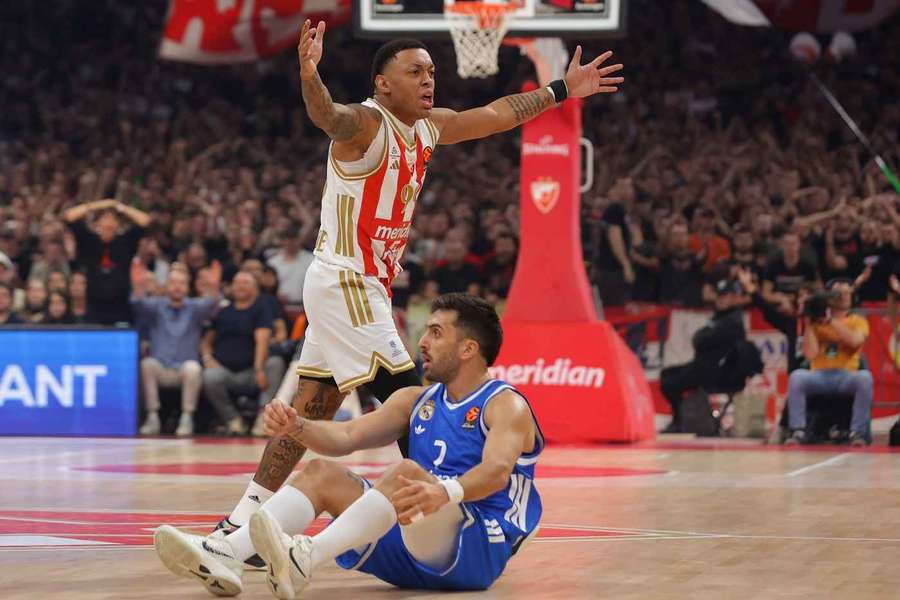Campazzo, en el suelo tras una falta de Yago dos Santos