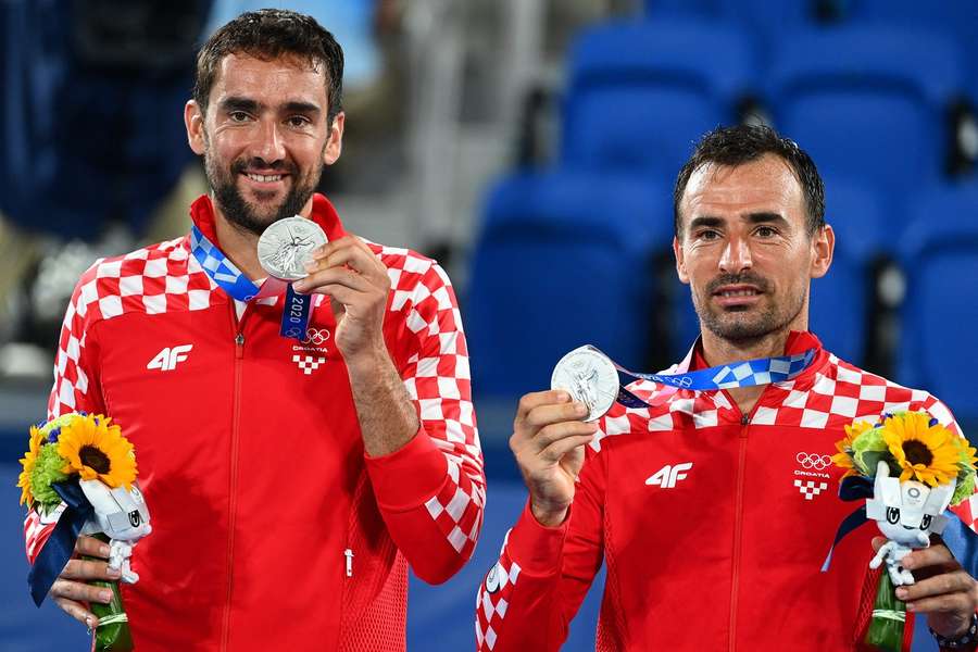 Cilic și Dodig pozează cu medaliile de argint Cilic și Dodig pozează cu medaliile de argint