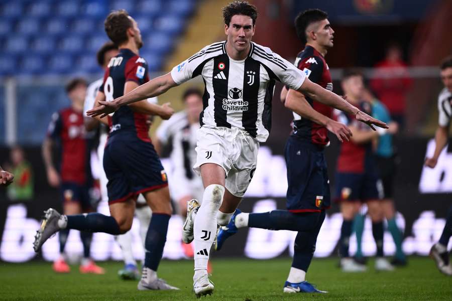 Serie A: Dusan Vlahovic demolisce il Genoa e porta la Juventus al trionfo a Marassi