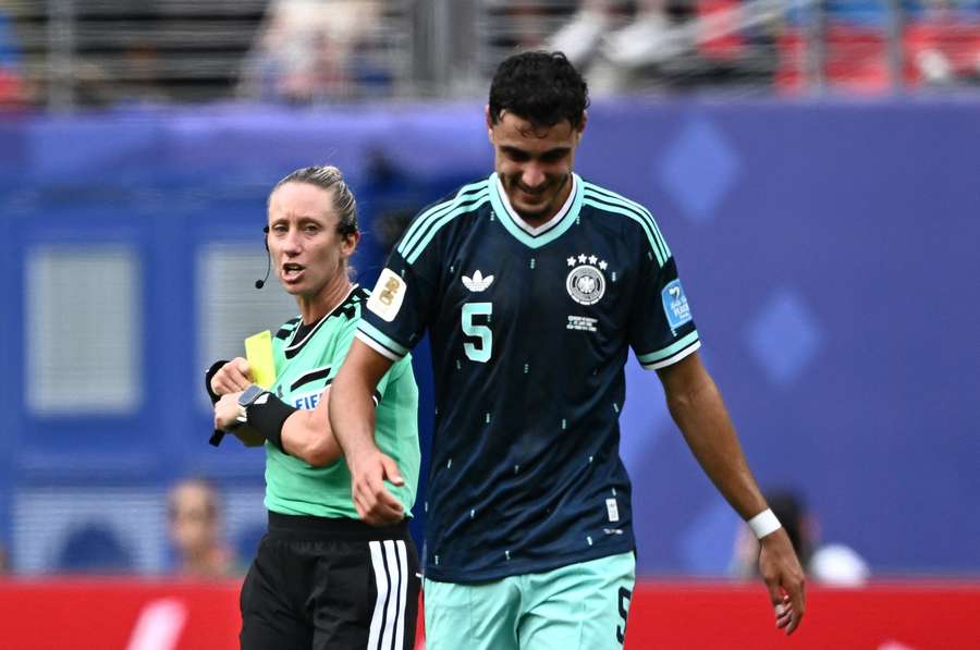 Die Leistungen von Pavlovic gefallen Lahm nicht