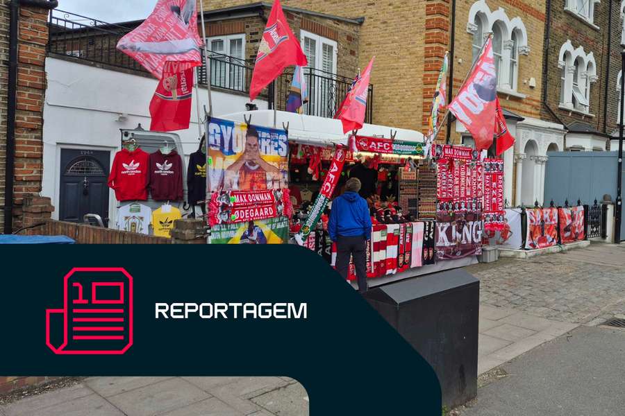 Uma das bancas de venda perto do Emirates