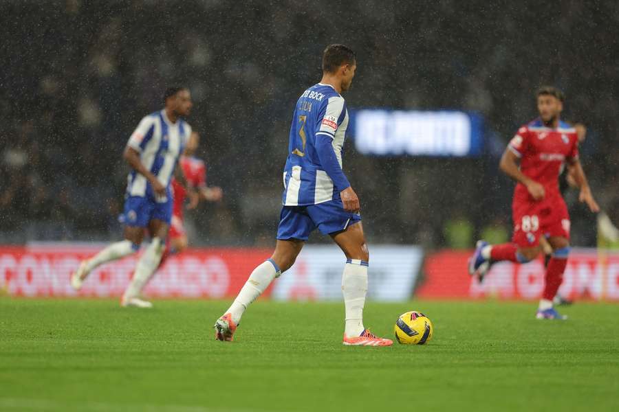 Thiago Silva em ação diante do Gil Vicente