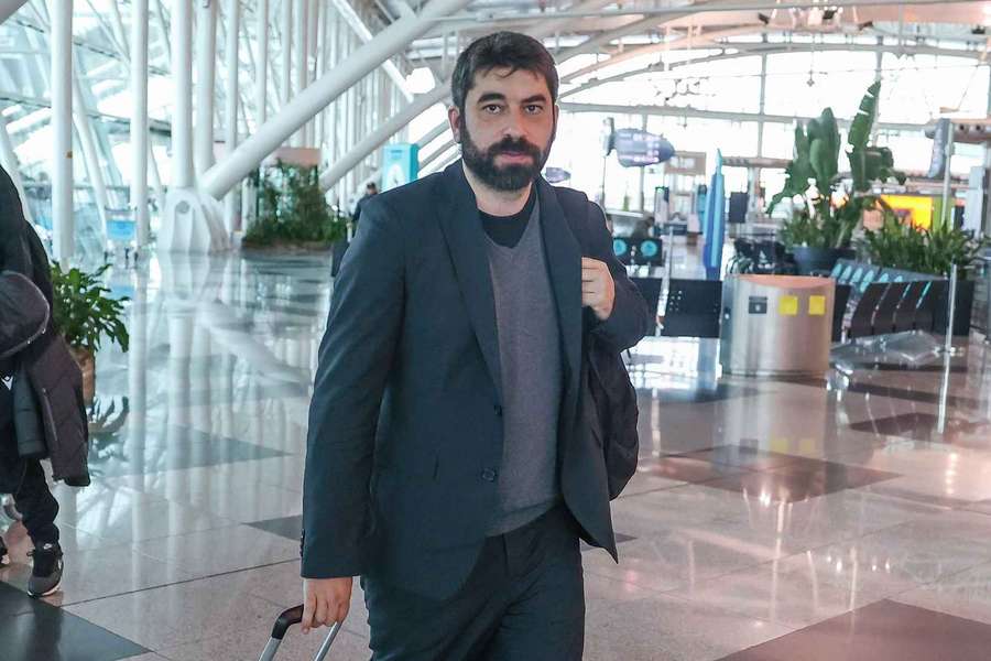 Luís Freire à partida para Sevilha