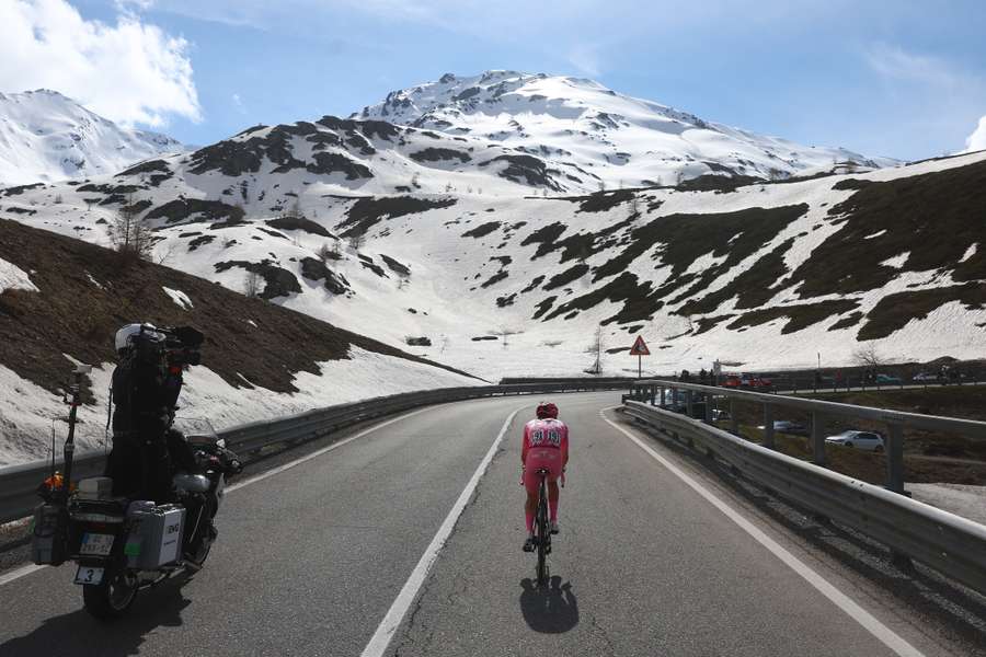 Tadej Pogacar op de Passo del Mortirolo